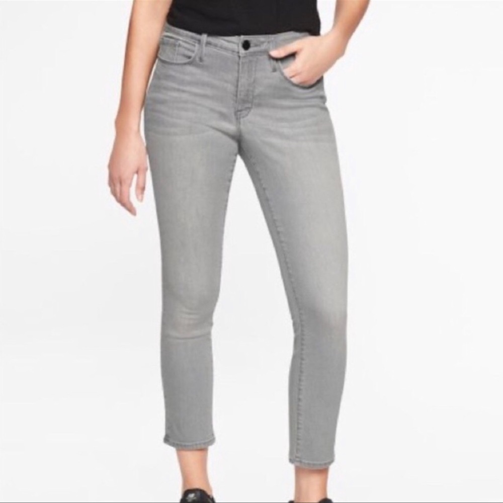 Athelta light gray mid rise cropped skinny Jean